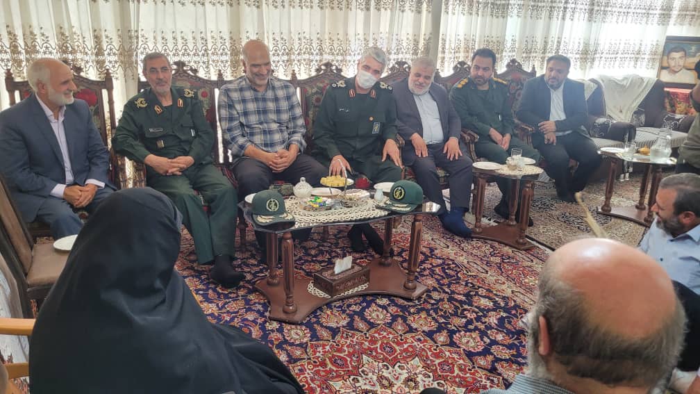 دیدار سردار فضلی با خانواده شهدای ری دیدار سردار فضلی با خانواده شهدای ری