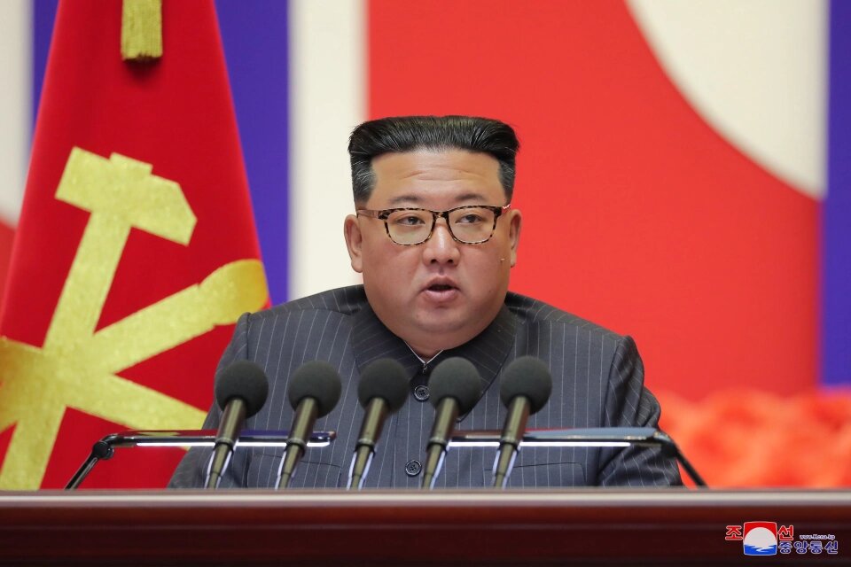 رهبر کره شمالی اشک همه را درآورد!(عکس)