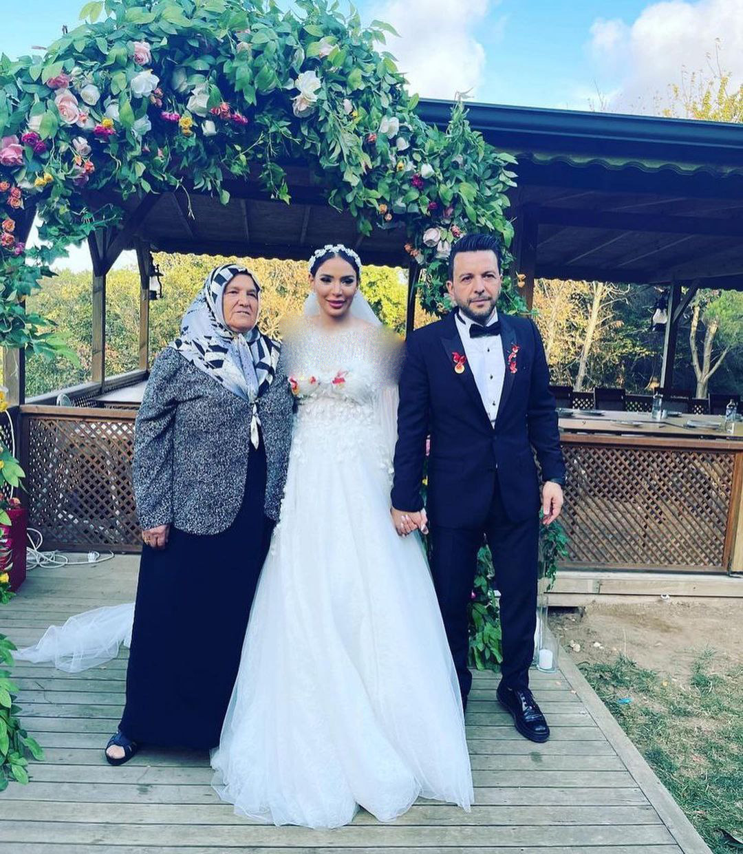 ازدواج مشهورترین خواننده ترکیه با دختر ایرانی(عكس)