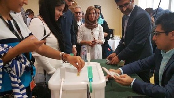 اصغر فرهادی، فاطمه معتمد آریا و سینمایی ها در کن رای دادند (+ عکس)