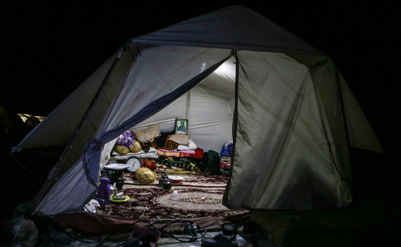 زندگی در کرمانشاه زیر سقف چادر (+عکس)