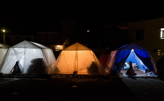 زندگی در کرمانشاه زیر سقف چادر (+عکس)