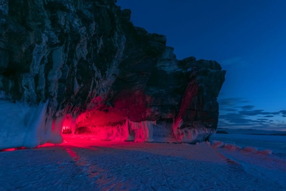 انعکاس زیبای نور در یخ رودهای قطبی (+عکس)