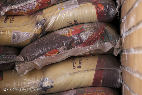 احتکار برنج در انبار سنگ!(+عکس)