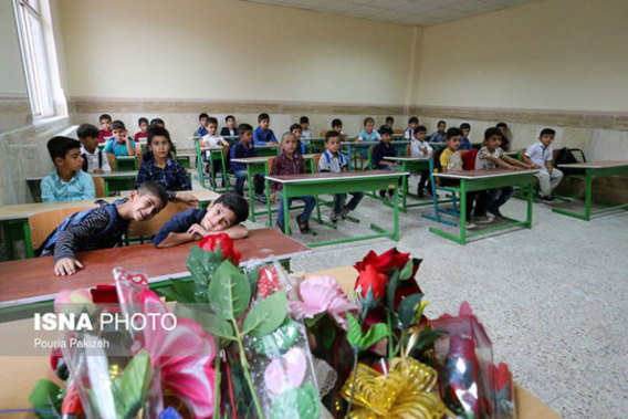 اولین روز مدرسه در سرپل‌ ذهاب زلزله‌زده (+عکس)