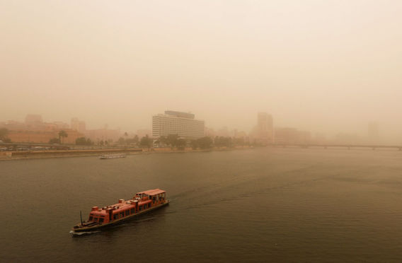 مصر در تصرف طوفان شن (+عکس)