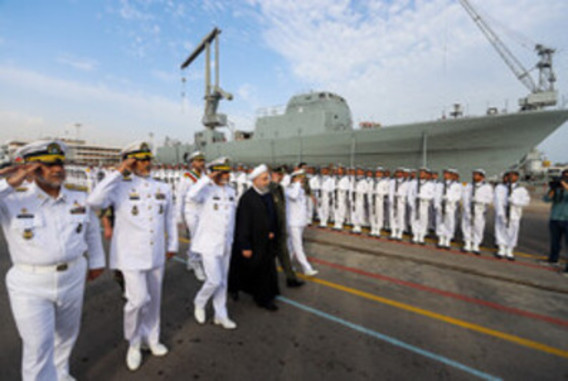 الحاق زیر دریایی «فاتح» به ناوگان نیروی دریایی با حضور رییس جمهور (+عکس)