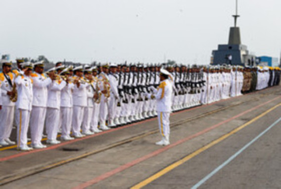 الحاق زیر دریایی «فاتح» به ناوگان نیروی دریایی با حضور رییس جمهور (+عکس)