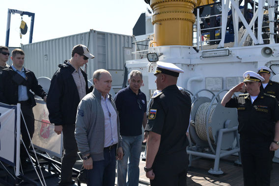 سفر ولادیمیر پوتین به اعماق دریا (+عکس)