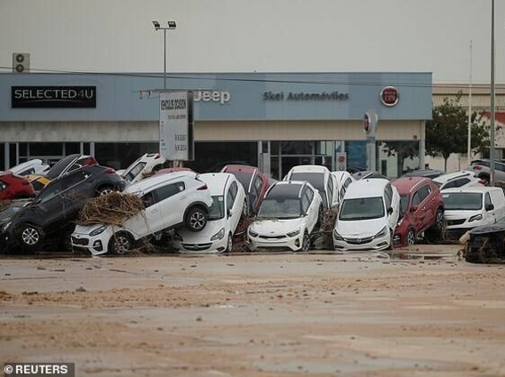 خسارت سیل به خودروها در اسپانیا (+عکس)