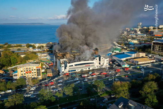 آتش سوزی گسترده در یک مرکز تجاری در روسیه (+عکس)