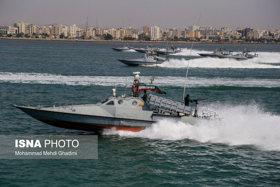 مراسم رژه نیروهای مسلح در خلیج فارس (+عکس)