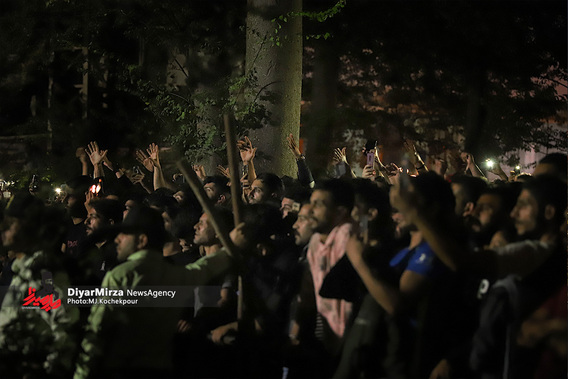 تجمع مردم برای تماشای صحنه اعدام (+عکس)