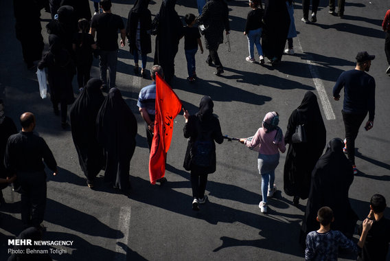 راهپیمایی جاماندگان اربعین در تهران (+عکس)