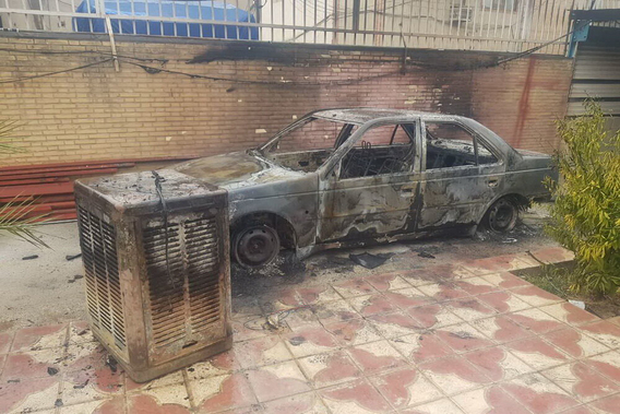 آتش زدن حوزه علمیه کازرون در جریان اعتراضات (+عکس)