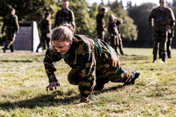 تمرین های نظامی شاهزاده خانم بلژیکی (+عکس)