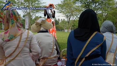 سفر به اماکن زیارتی هم‌چون مکه از جمله جوایز دخترشایسته جهان اسلام است.