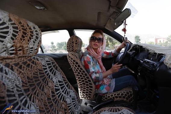 بانوان افغان علی رغم تمام محدودیت ها یکی از مشتریان ثابت آموزشگاه های رانندگی هستند