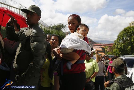 مردم ونزوئلا در صف تامین کالای اساسی (عکس)