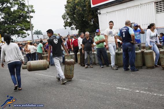 مردم ونزوئلا در صف تامین کالای اساسی (عکس)