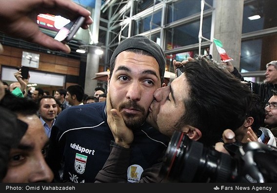 بازگشت تیم ملی فوتبال به ایران (عکس)