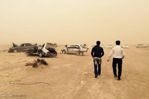 تصادف وحشتناک در هوای گرد و غبار اهواز با 8 کشته (تصاویر)