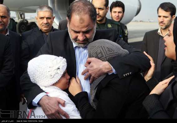 دیپلمات ایرانی در آغوش خانواده (عکس)