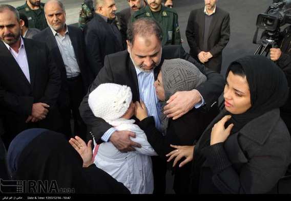 دیپلمات ایرانی در آغوش خانواده (عکس)