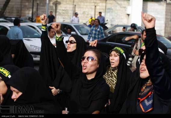 تجمع مقابل کنسولگری عربستان در مشهد (عکس)