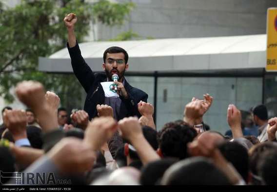 تجمع مقابل کنسولگری عربستان در مشهد (عکس)
