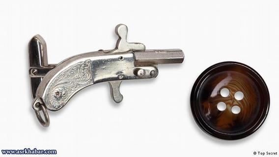 سلاحی متصل به دکمه سردست آستین</p>
<p>سلاحی کوچک متصل به دکمه سردست ساخت اتریش در نمایشگاه اوبرهاوزن. 