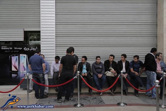 صف ایرانی ها برای گوشی جدید سامسونگ (عکس)