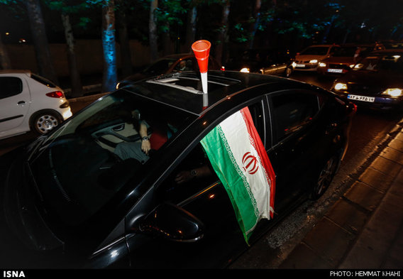 شادی مردم تهران در پی برد تیم ملی والیبال (عکس)