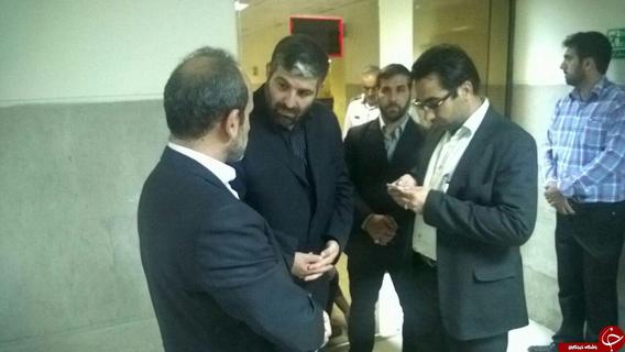 وزير بهداشت حسينی را معاينه کرد/بازگشت خبرنگار مجروح تلويزيون از سوريه(+عكس)
