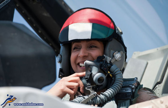 مریم المنصوری ، زن خلبان نیروی هوایی امارت عربی متحده در هواپیمای F-16
