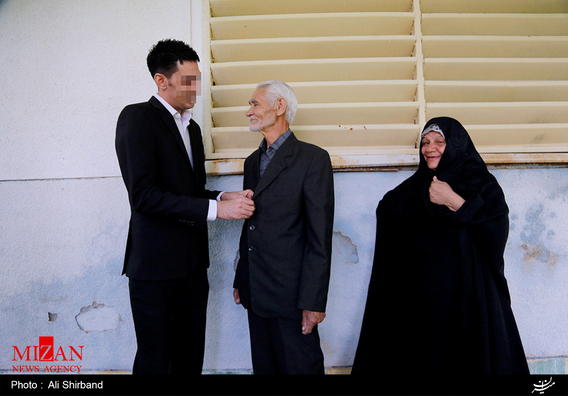 مراسم عقد زندانی محکوم به اعدام در زندان رجایی شهر (+عکس)