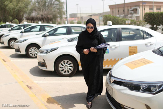 آموزش رانندگی به زنان سعودی‎ +تصاویر