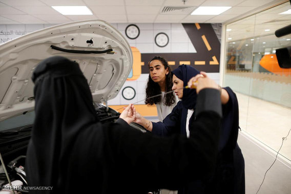 آموزش رانندگی به زنان سعودی‎ +تصاویر